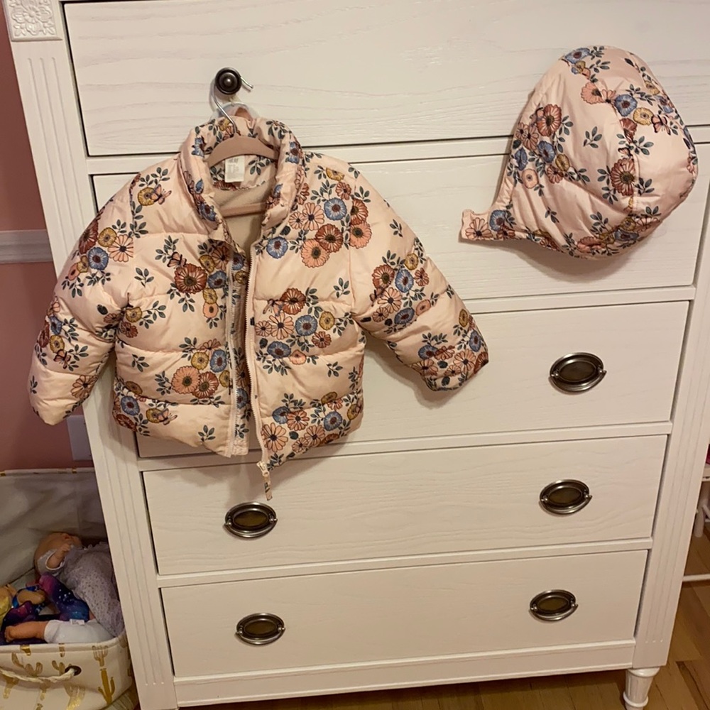Flowered puffer jacket with detachable hood